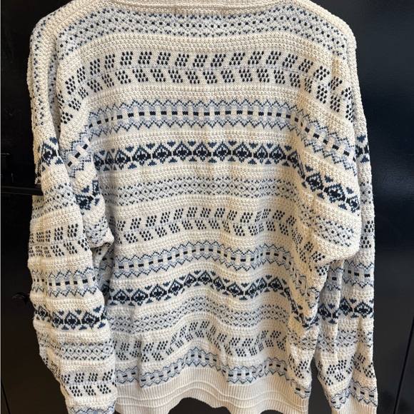 Rare vintage Hamptons Bay Patterned Cream and Blue Sweater - Picture 3 of 4